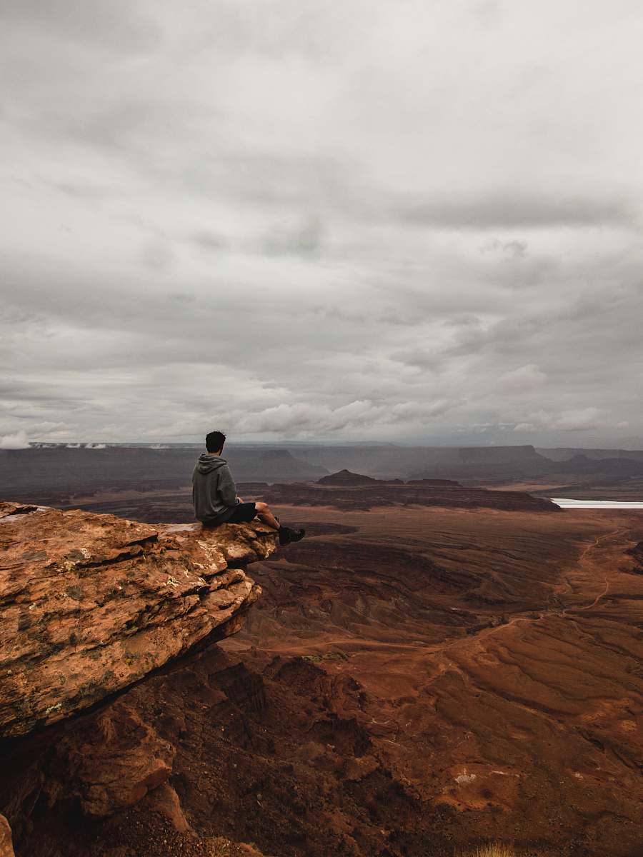 Capture the essence of adventure and tranquility with this stunning image of a man sitting on a rocky cliff in Moab, gazing out over the breathtaking landscape. This scene encapsulates the spirit of exploration, making it perfect for travel blogs, outdoor magazines, and inspirational quotes. Ideal for showcasing the beauty of nature, hiking experiences, or the importance of taking a moment to appreciate the world around us.